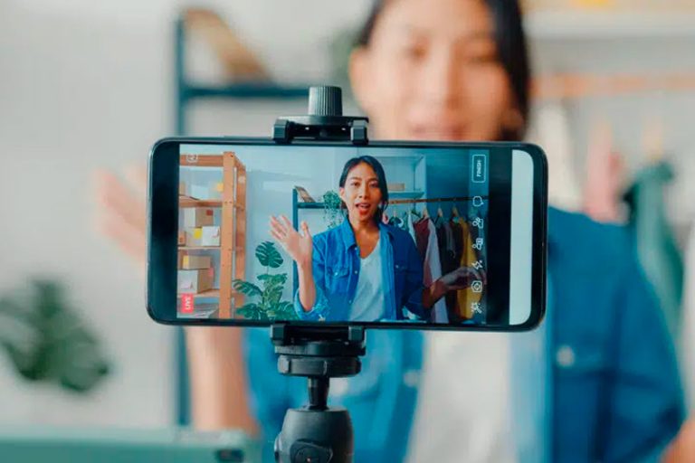 Pessoa produzindo conteúdo para video-marketing